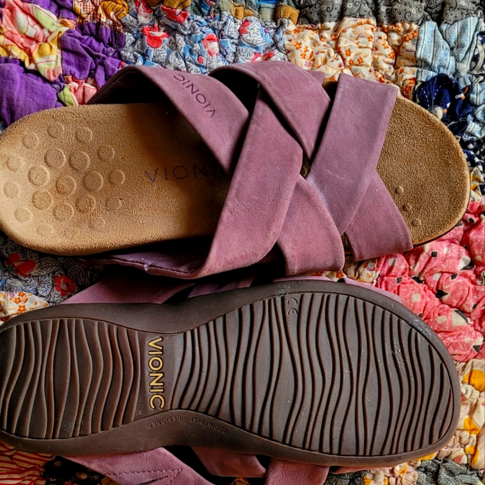 Ladies Vionic sandals.